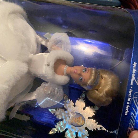 Mattel - Holiday Princess Barbie Doll - Walt Disney’s Cinderella 1996 - Picture 9 of 10